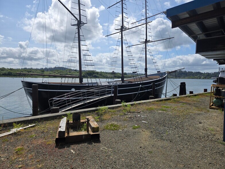 More Photos Of 390 N Front St, Coos Bay Industrial For Sale