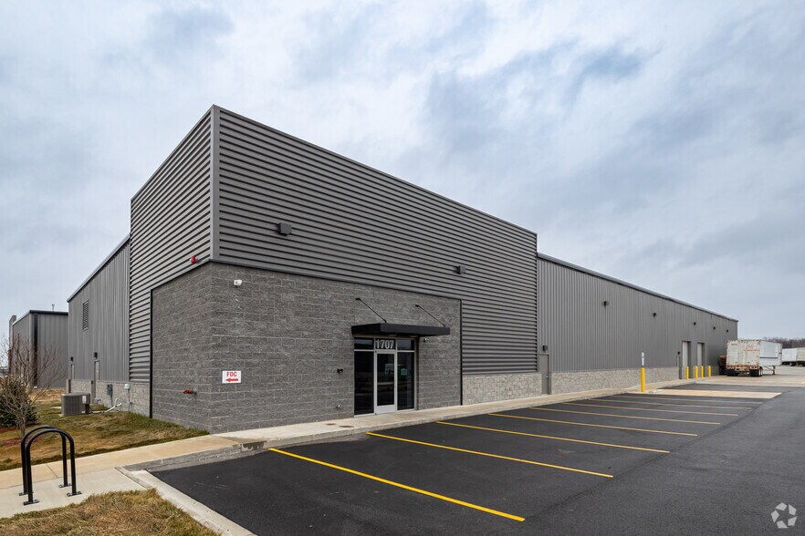 Primary Photo Of 1707 W Industrial Dr, Rogers Manufacturing For Lease