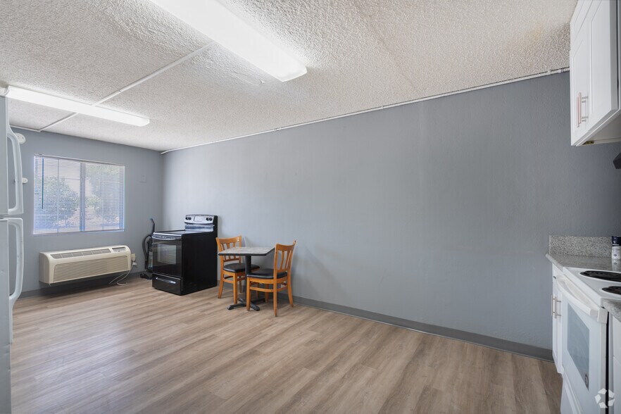 More Photos Of 2700 White Ln, Bakersfield Apartments For Sale