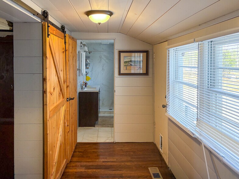 More Photos Of 732 Valley Ridge Rd, Swansea Land For Lease