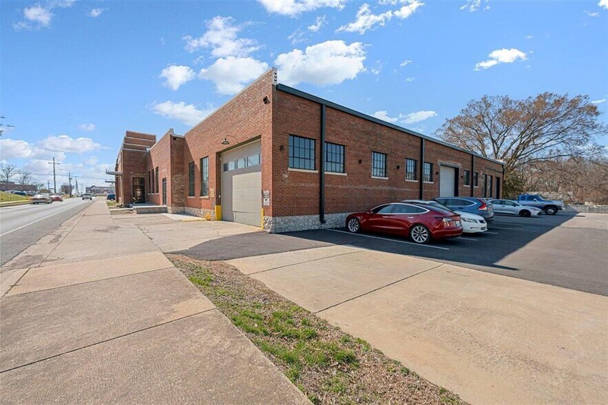 More Photos Of 1349 Adams St, Bowling Green Distribution For Lease