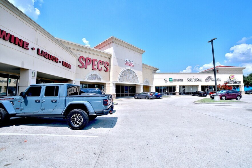 More Photos Of 11130 Gulf Fwy, Houston Storefront Retail Office For Lease