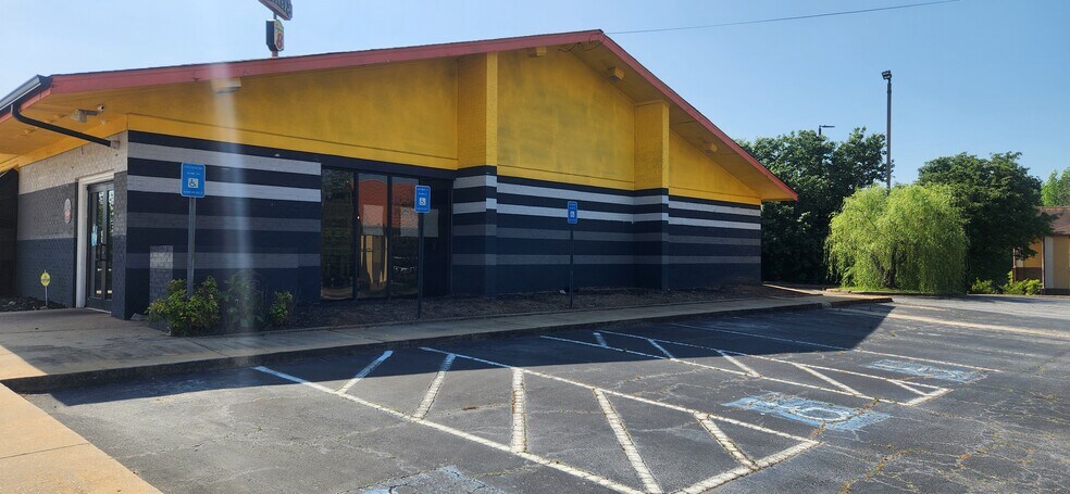 More Photos Of 14225 Jones St, Lavonia Restaurant For Lease