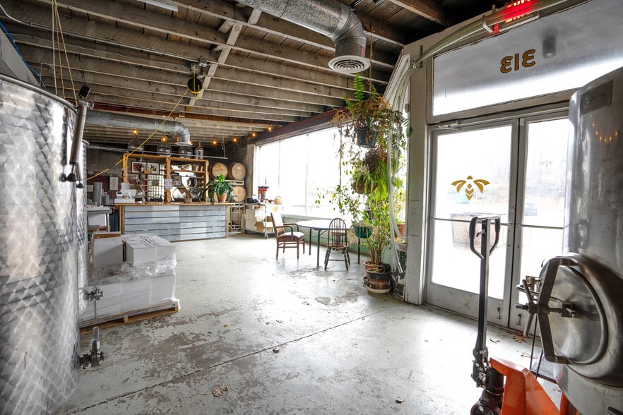 More Photos Of 313 McFarland Ave, Rossville Storefront For Sale