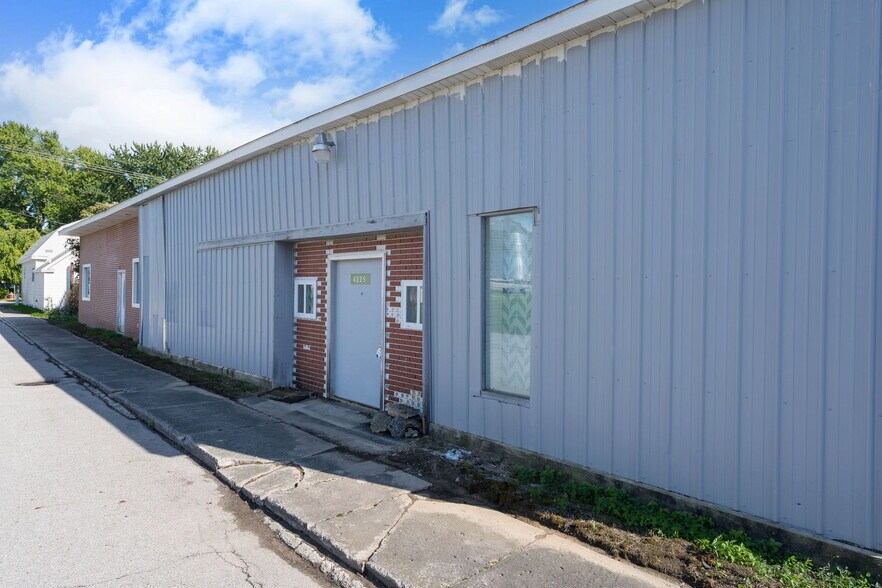 More Photos Of 4225 East St, Akron Office For Sale