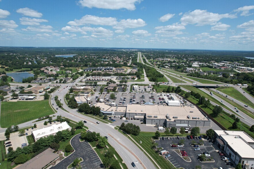 More Photos Of 917-937 NE Woods Chapel Rd, Lee's Summit Unknown For Lease