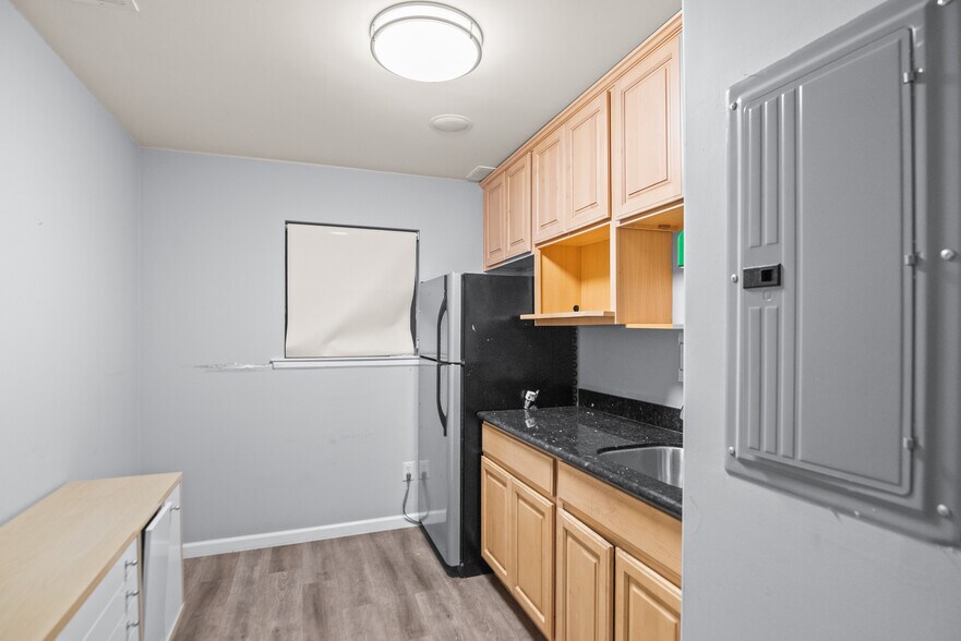 More Photos Of 360 Rose St, Danville Medical For Sale