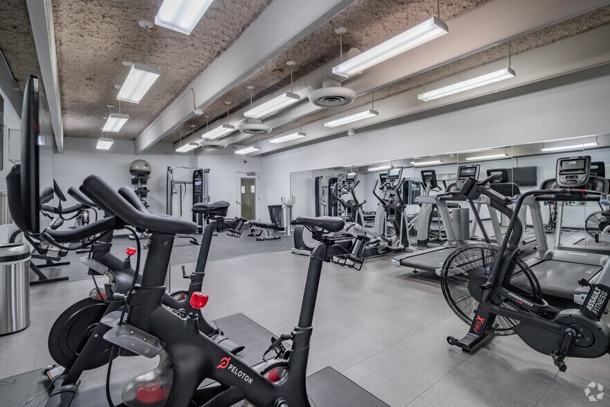 More Photos Of 1020 NE Loop 410, San Antonio Office For Lease