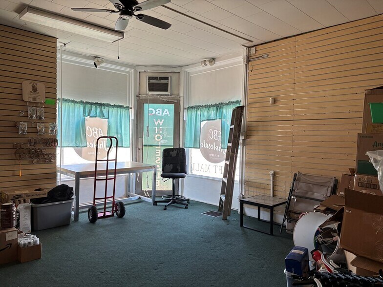More Photos Of 122 N Market St, Waverly Storefront For Sale