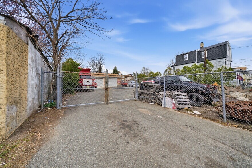 More Photos Of 435-437 Burnside St, Orange Specialty For Sale