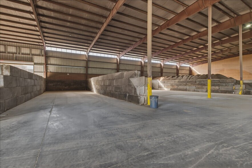 More Photos Of 6011 Grinde Ln NE, Silverton Flex For Lease