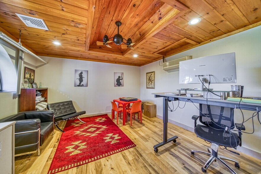 More Photos Of 99 Middle St, Manchester Office Residential For Sale