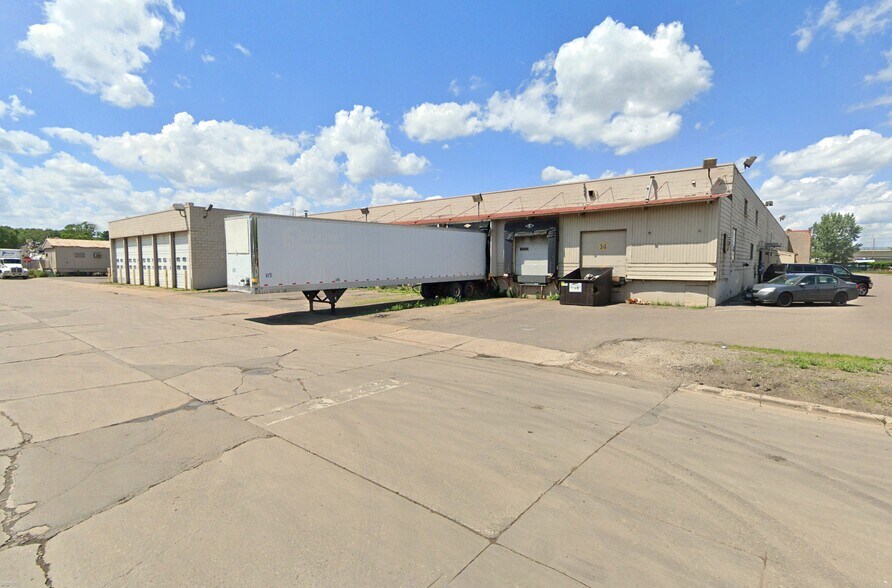 More Photos Of 3003 Pacific St, Minneapolis Distribution For Lease