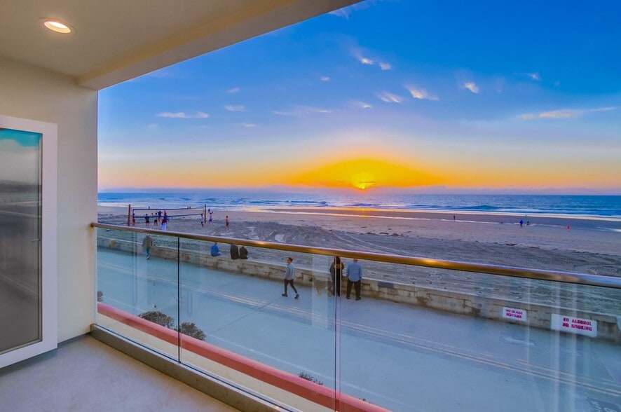 More Photos Of 3449 Ocean Front Walk, San Diego Apartments For Sale