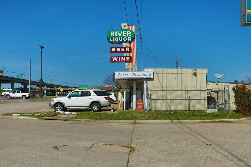 More Photos Of 1800 Storey Ln, Dallas Convenience Store For Sale