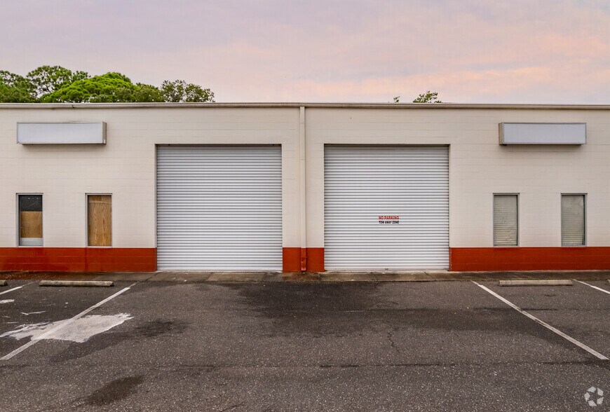 More Photos Of 13355 Belcher Rd, Largo Warehouse For Lease