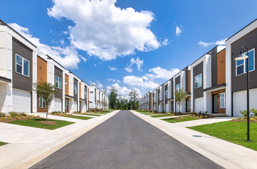More Photos Of 930 W Mallard Creek Church Rd, Charlotte Apartments For Lease
