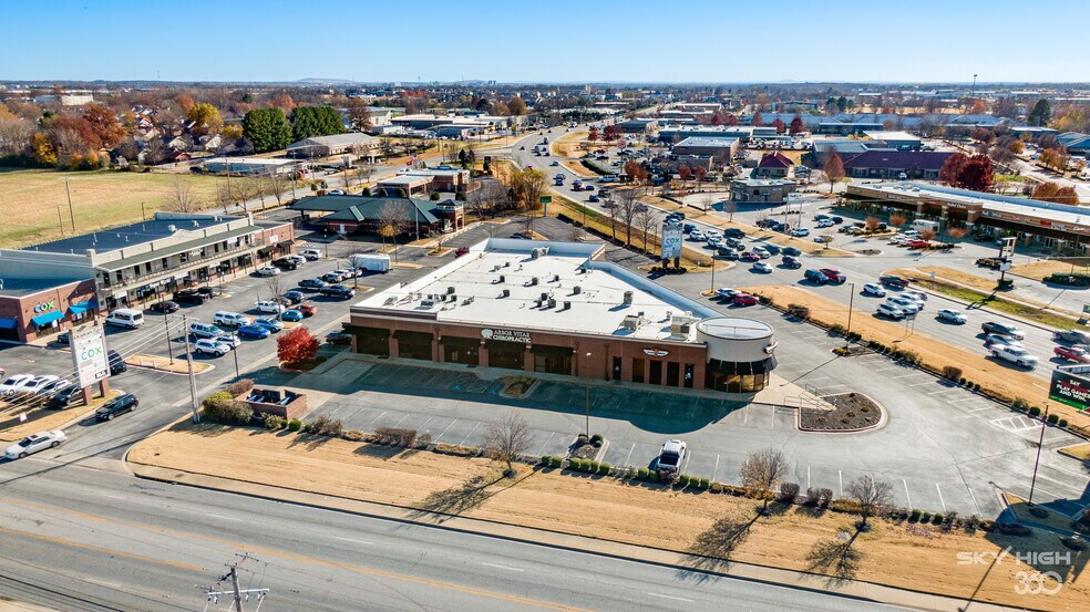 More Photos Of 201 SW 14th St, Bentonville Unknown For Lease