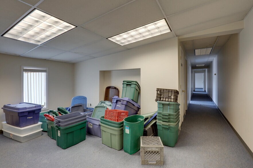 More Photos Of 2414 W Schneidman Dr, Quincy Industrial For Lease