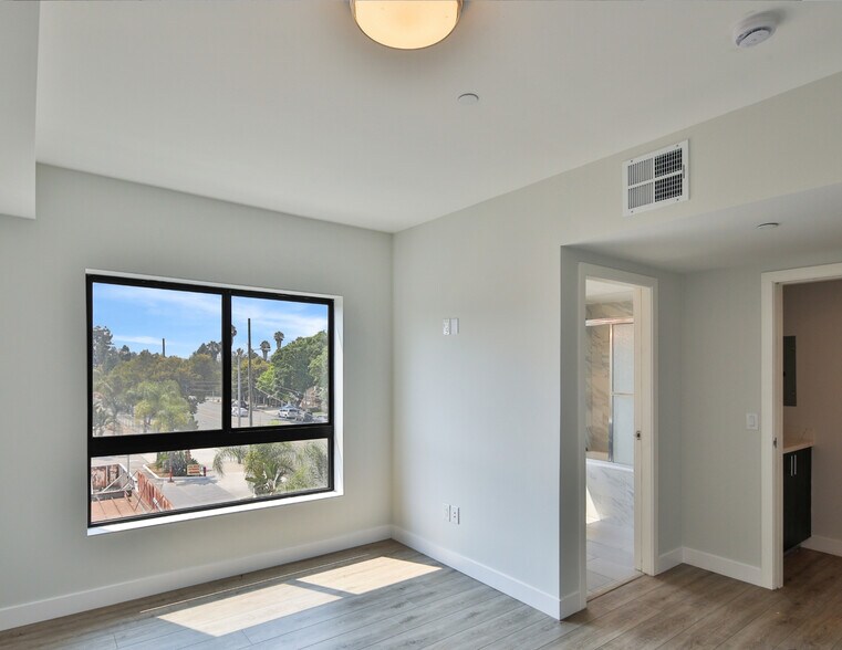 More Photos Of 1300 W Mission Blvd, Pomona Apartments For Sale