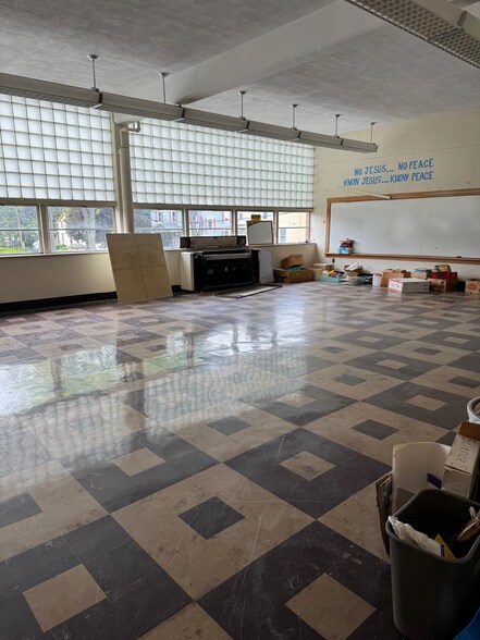 More Photos Of 89 E Genesee St, Auburn Flex For Sale