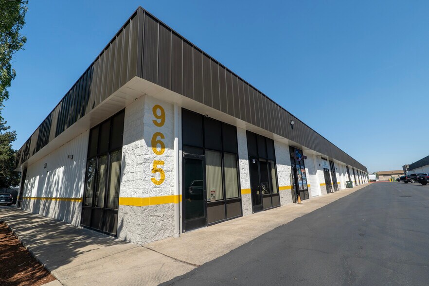 More Photos Of 965 Tyinn St, Eugene Warehouse For Lease
