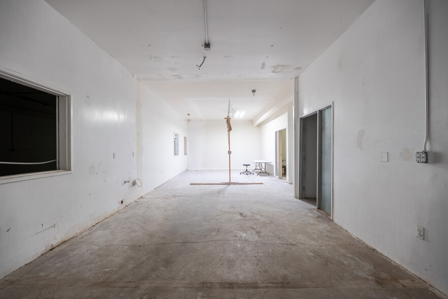 More Photos Of 5262 E Washington Blvd, Commerce Warehouse For Lease
