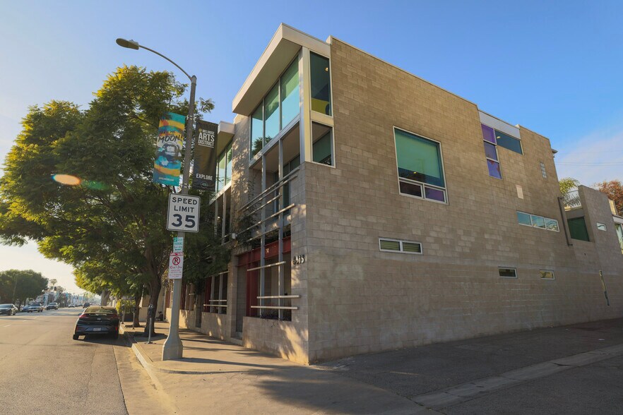More Photos Of 6615-6621 Melrose Ave, Los Angeles Loft Creative Space For Sale