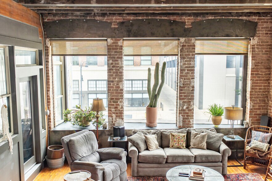 More Photos Of 112 18th St N, Birmingham Storefront For Sale