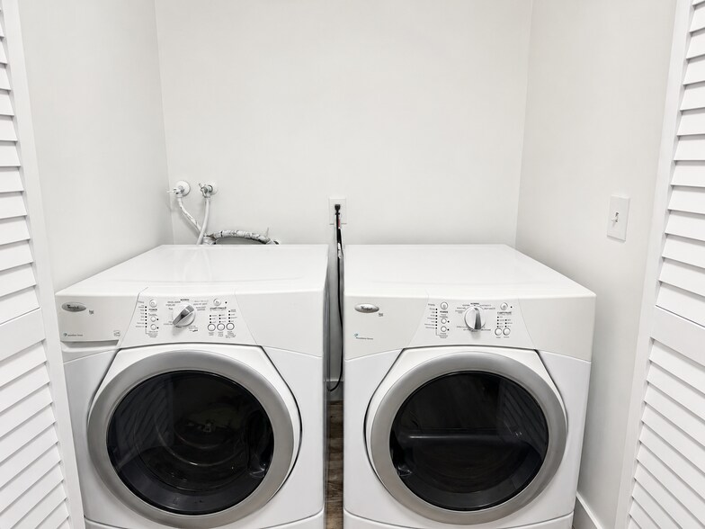 More Photos Of 210 S Raitt St, Santa Ana Dormitory For Sale