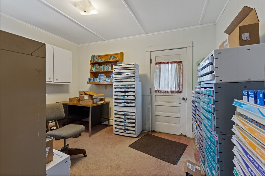 More Photos Of 166 Silver St, Waterville Medical For Sale