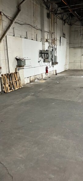More Photos Of 84 Aero Dr, Cheektowaga Warehouse For Lease