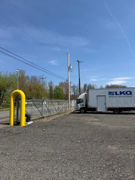 More Photos Of 4881 Pittsburgh Rd, Harrisville Light Distribution For Sale