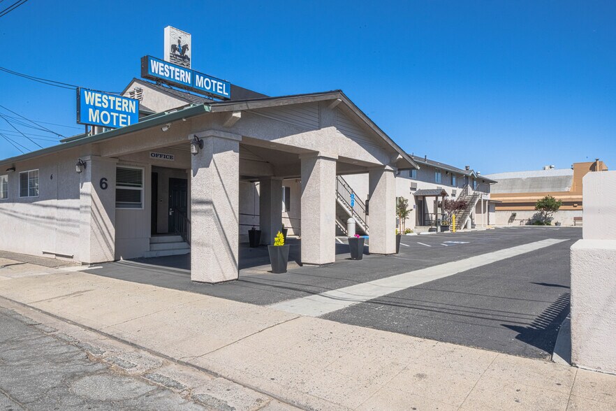 More Photos Of 6 S Wood St, Salinas Hotel For Sale