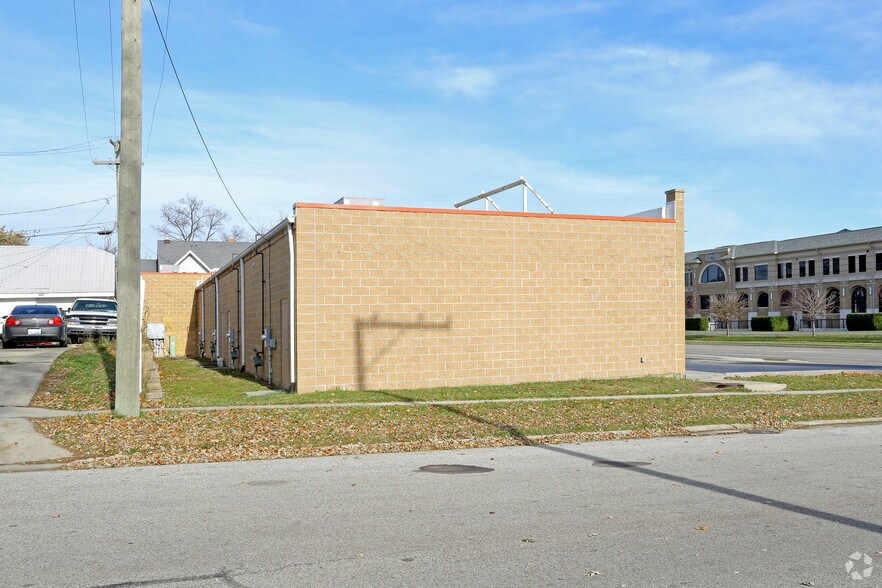 More Photos Of 509-533 10th St, Port Huron Storefront For Lease