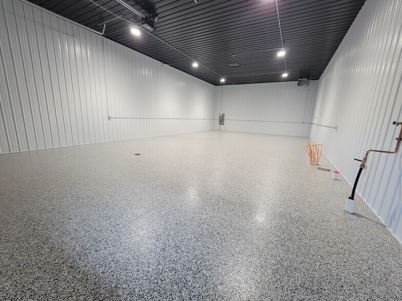 More Photos Of 308 N Heritage Rd, Brandon Warehouse For Sale