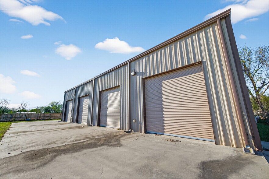 More Photos Of 5901 County Road 675B, Rosharon Warehouse For Lease