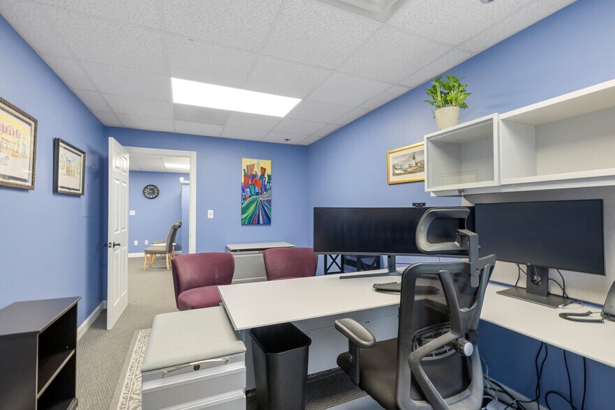 More Photos Of 10 Cedar St, Woburn Office For Sale