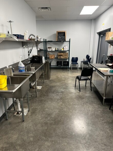 More Photos Of 7 S 12th St, Midland Schools For Lease