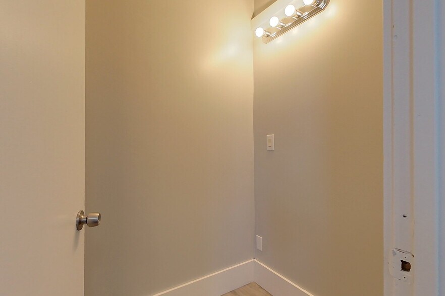 More Photos Of 7 Elm St, Townsend Office For Lease