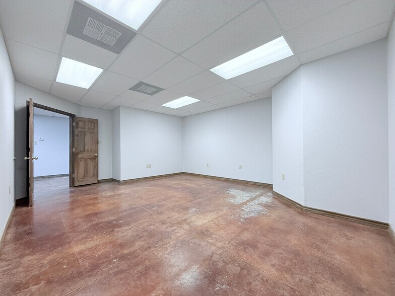 More Photos Of 2281 N Masch Branch Rd, Denton Office For Lease