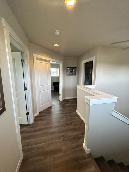 More Photos Of 12409 State Ave, Marysville Flex For Lease