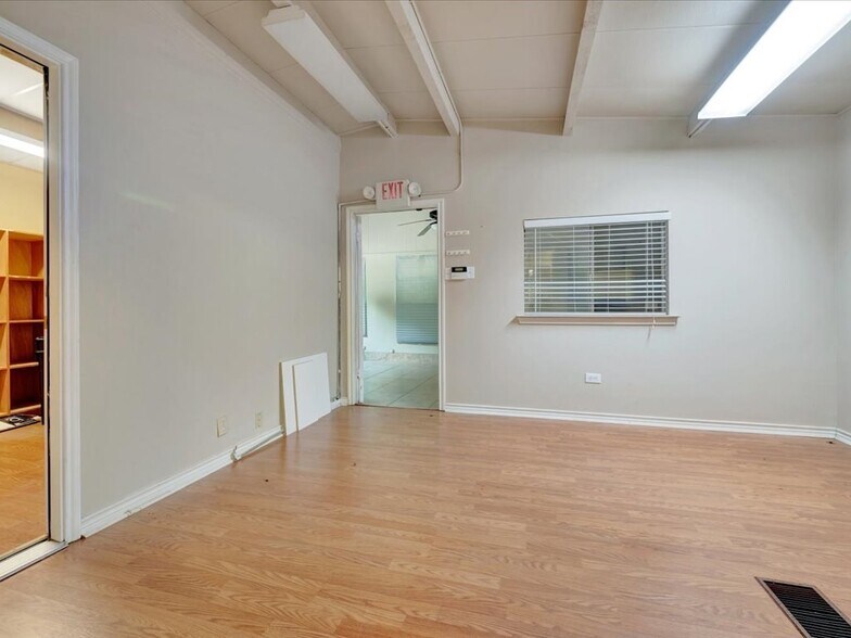 More Photos Of 1702 E Denman Ave, Lufkin Medical For Lease