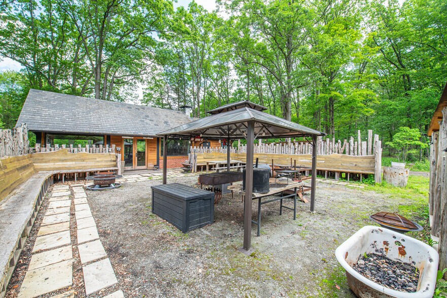 More Photos Of 62 Mount Pleasant Rd, Columbia Specialty For Sale