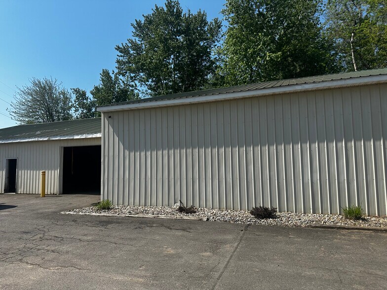 More Photos Of 7704 Maltlage Dr, Bayberry Flex For Sale