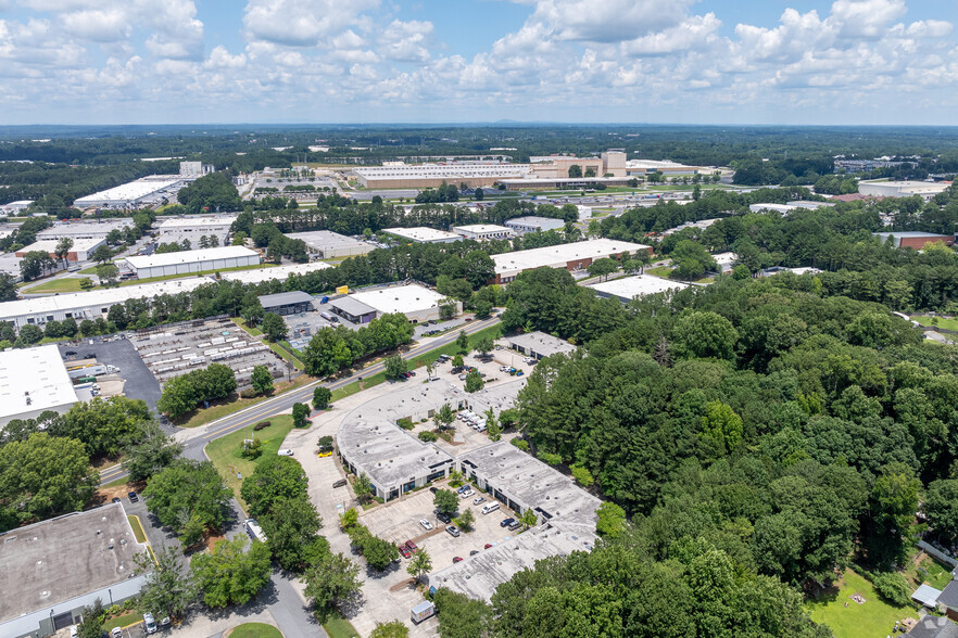 More Photos Of 6500 McDonough Dr, Norcross Showroom For Lease