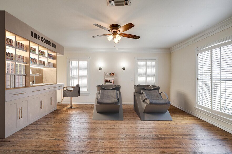 More Photos Of 113 N Tarrant St, Crowley Office For Sale