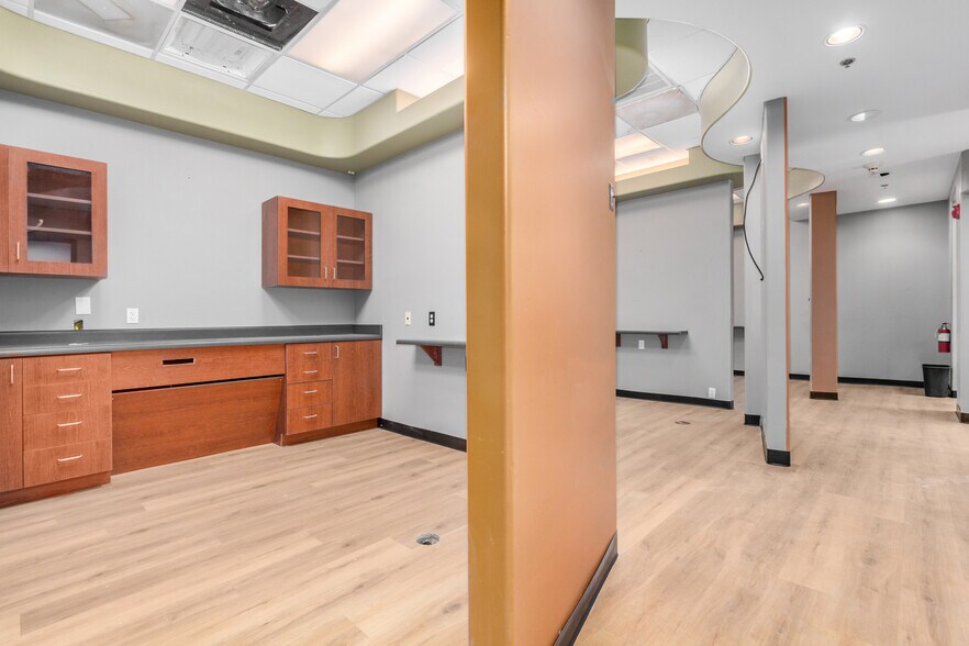 More Photos Of 13575 W Indian School Rd, Litchfield Park Medical For Lease