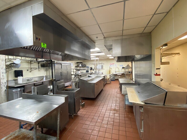 More Photos Of 3117 McCullough Blvd, Belden Restaurant For Sale