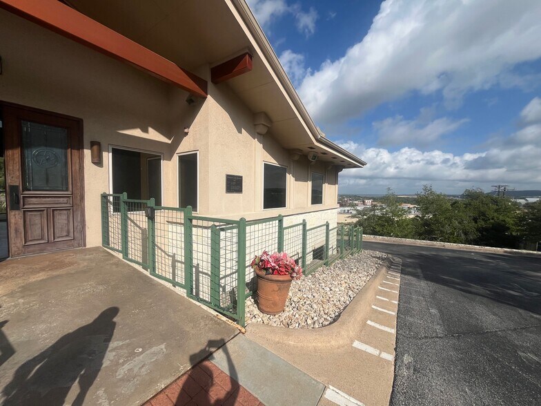 More Photos Of 20500 Fm 1431, Lago Vista Loft Creative Space For Lease